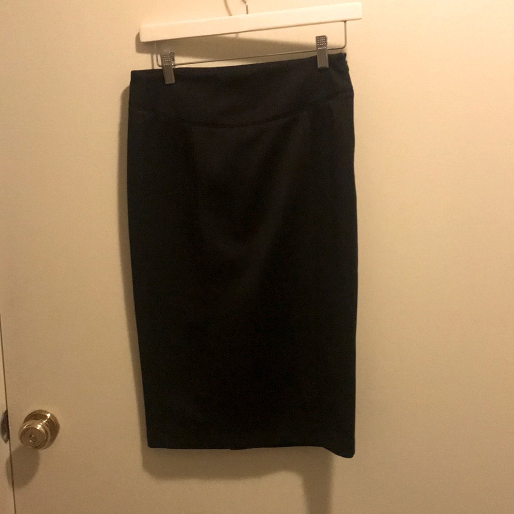 Pencil shirt hock is loss can be sew /fix as shown in picture